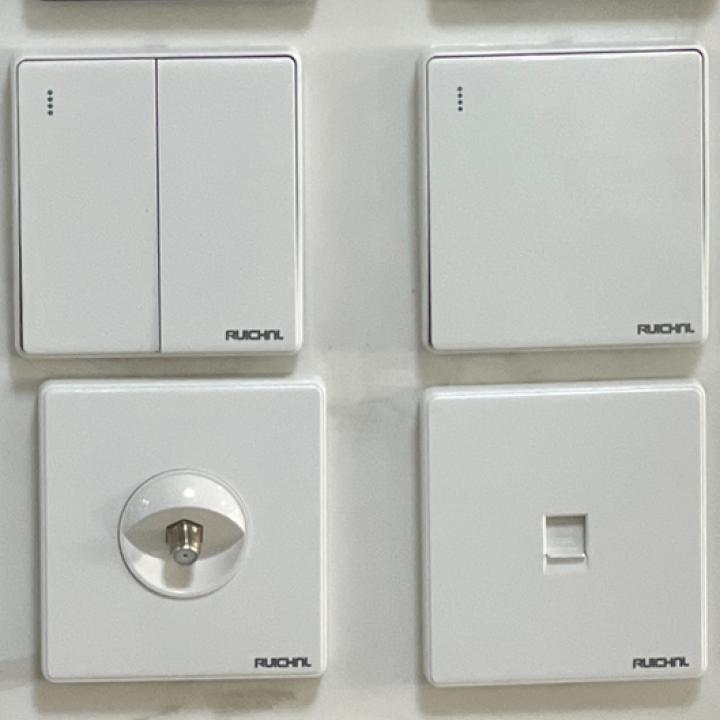 Game contact blanch Gm par pics